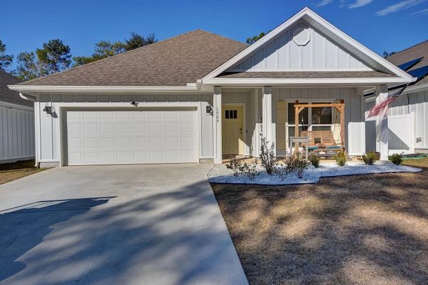 Attached, Exterior, Facade, Ranch