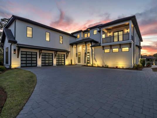 Attached, Exterior, Facade, Farmhouse