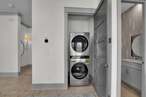 Interior, Utility Closets, Washer, Wood Texture Flooring