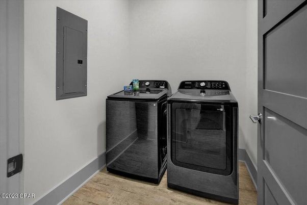 Interior, Washer, Wood Texture Flooring