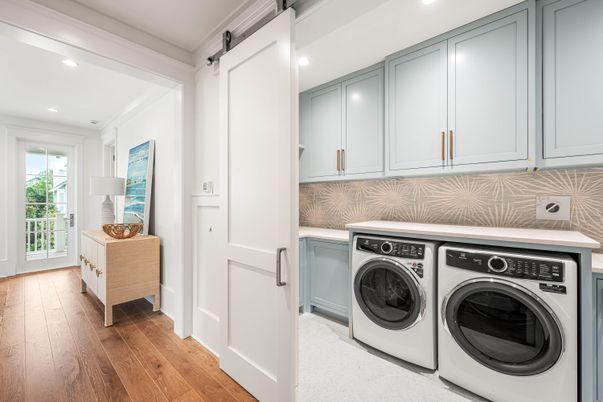 Interior, Recessed Lighting, Washer, Wood Texture Flooring