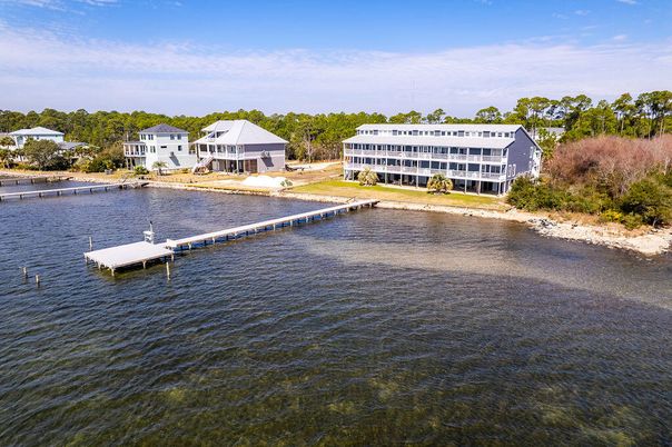 Exterior, Lake