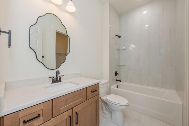 Bathroom, Dual Sink Vanities, Interior, Recessed Lighting