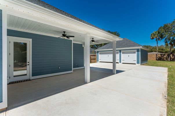 Detached Garage, Exterior