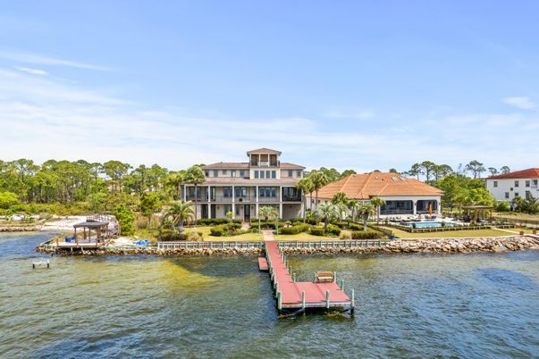 Exterior, Lake