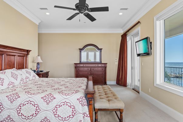 Bedroom, Interior, Recessed Lighting, Water