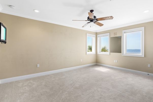 Empty room, Interior, Recessed Lighting