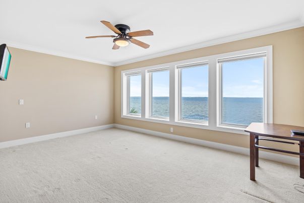 Empty room, Interior, Water