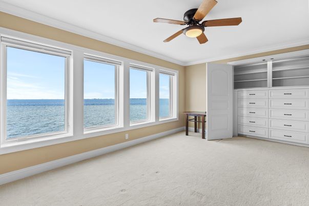 Empty room, Interior, Water