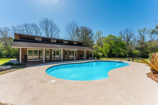 Exterior, Pool