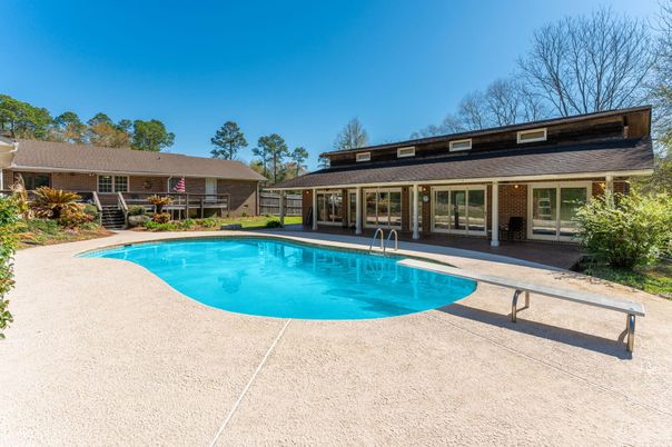 Exterior, Pool