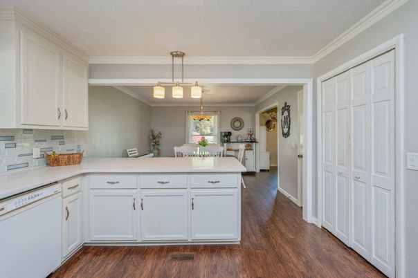 Dining room, Interior, Kitchen, Pendant Lights, Wood Texture Flooring