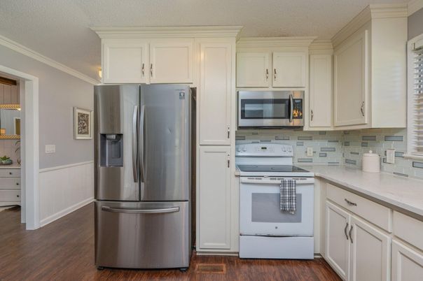 Interior, Kitchen, Stainless Steel Appliances, Wood Texture Flooring