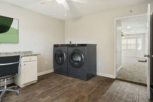 Interior, Recessed Lighting, Washer, Wood Texture Flooring