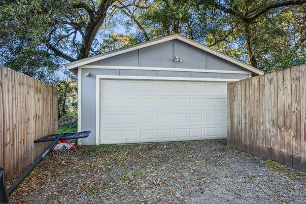 Detached Garage, Exterior