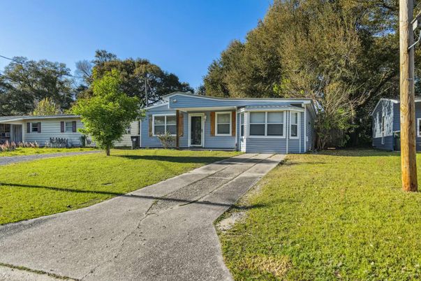 Backyard, Exterior, Facade, Ranch