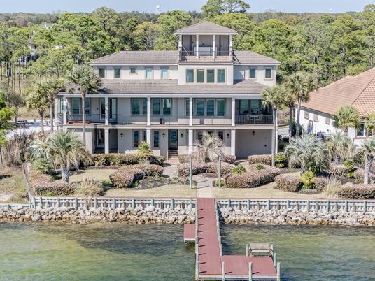 Exterior, Lake