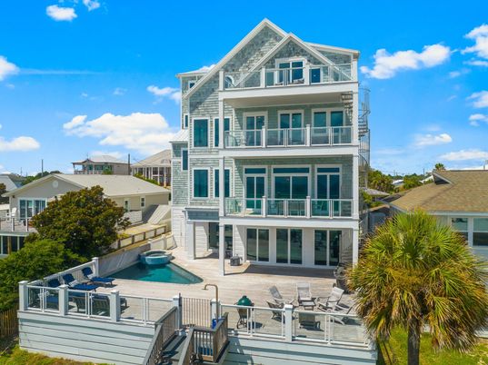 Exterior, Facade, Pool, Queen Anne Victorian