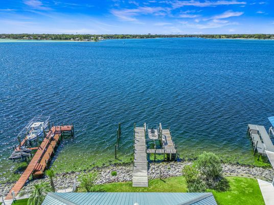 Exterior, Lake