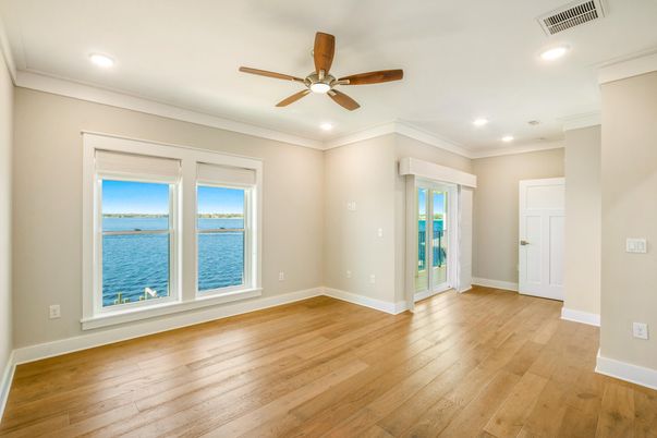 Empty room, Interior, Recessed Lighting, Water, Wood Texture Flooring