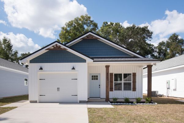 Attached, Exterior, Facade, Ranch