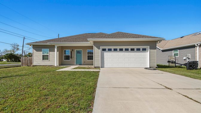 Attached, Exterior, Facade, Ranch