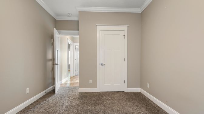Empty room, Interior