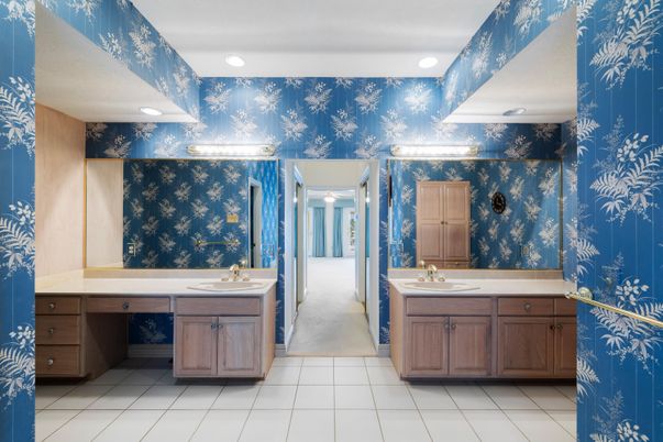Bathroom, Dual Sink Vanities, Interior, Recessed Lighting
