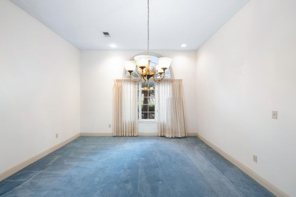 Chandelier, Empty room, Interior, Recessed Lighting