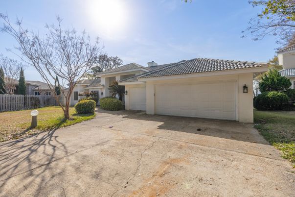 Detached Garage, Exterior