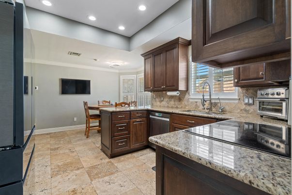 Dining room, Interior, Kitchen, Recessed Lighting, Stainless Steel Appliances