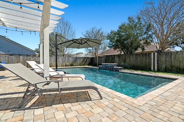 Exterior, Pool