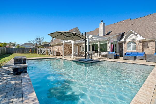 Exterior, Pool