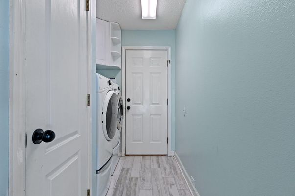 Interior, Utility Closets, Washer, Wood Texture Flooring