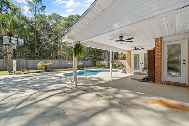 Exterior, Pool