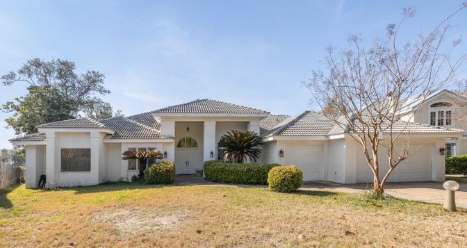 Attached, Exterior, Facade, Mediterranean