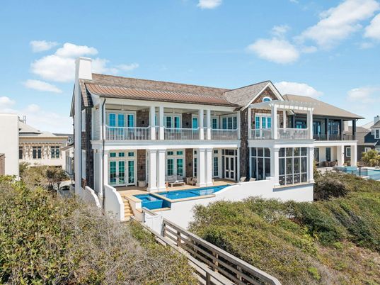 Exterior, Facade, Pool, Georgian