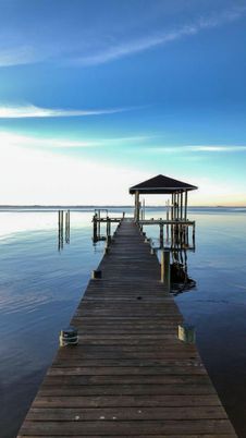 Exterior, Lake