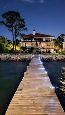 Exterior, Lake
