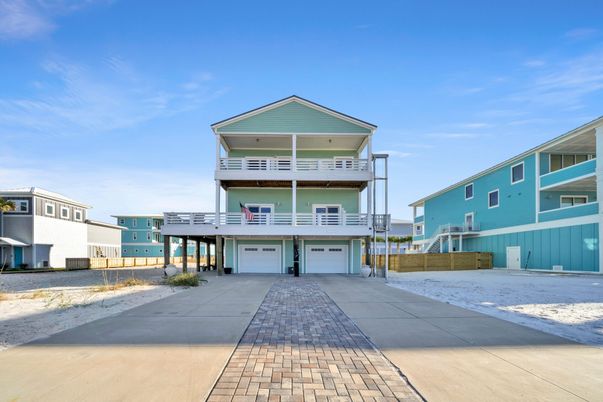 Attached, Exterior, Facade, Modern