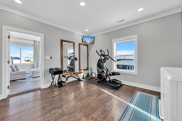 Fitness Equipment, Interior, Recessed Lighting, Wood Texture Flooring