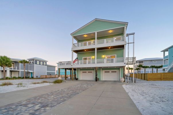 Attached, Exterior, Facade, Modern