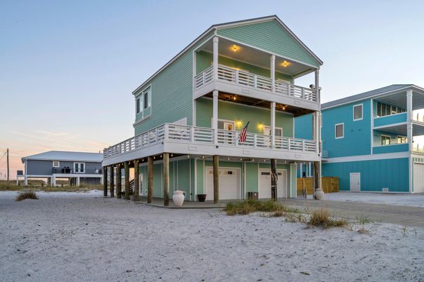 Exterior, Facade, Modern