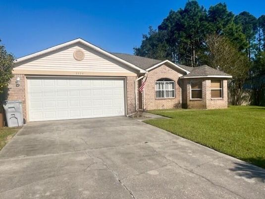 Attached, Exterior, Facade, Brick Facade, Ranch