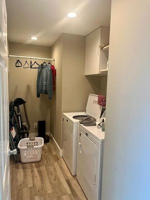 Interior, Recessed Lighting, Washer, Wood Texture Flooring