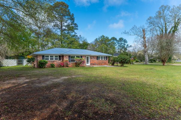 Backyard, Exterior, Facade, Brick Facade, Ranch