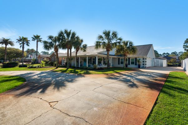 Backyard, Exterior, Facade, Ranch