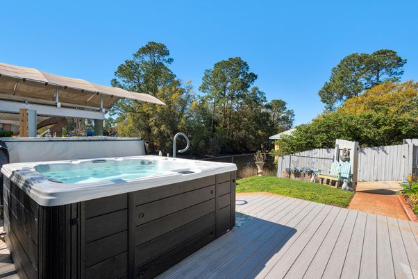 Exterior, Hot Tub