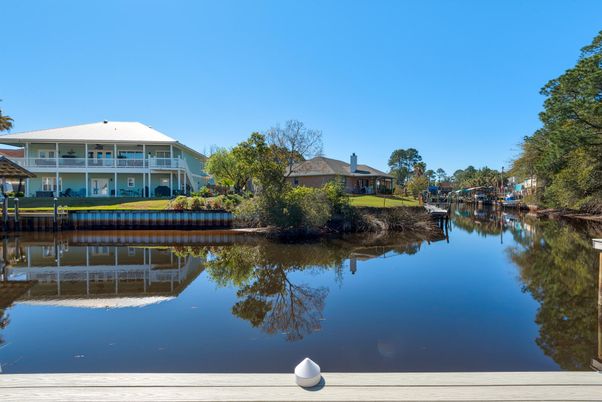 Exterior, Lake