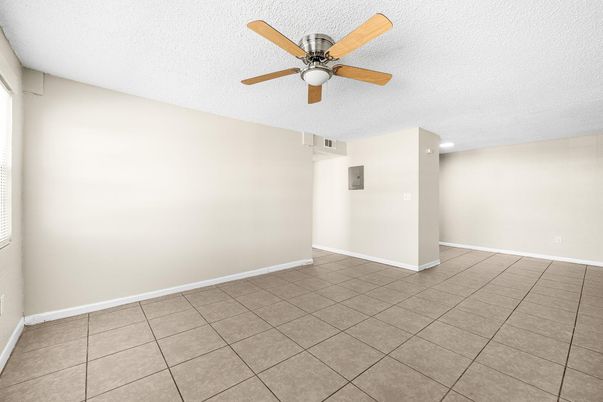 Empty room, Interior, Recessed Lighting